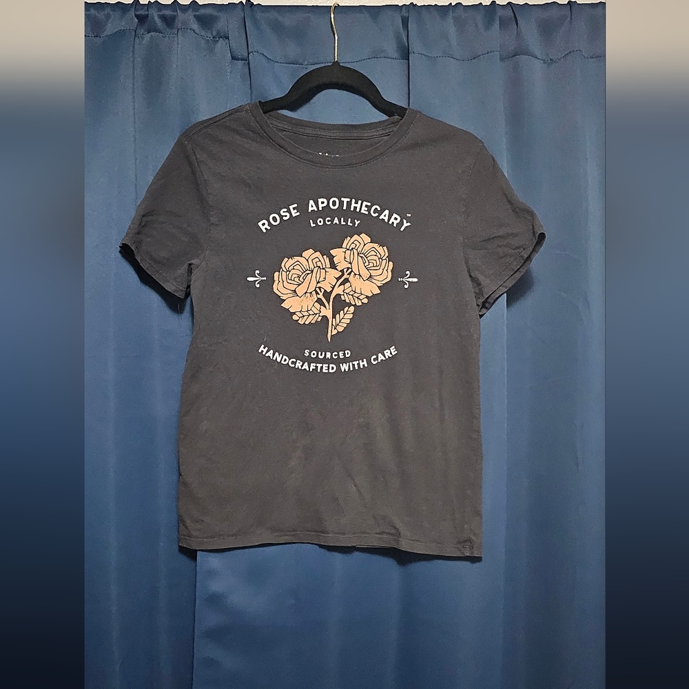 SCHITT'S Creek Rose Apothecary gray short sleeve tee small